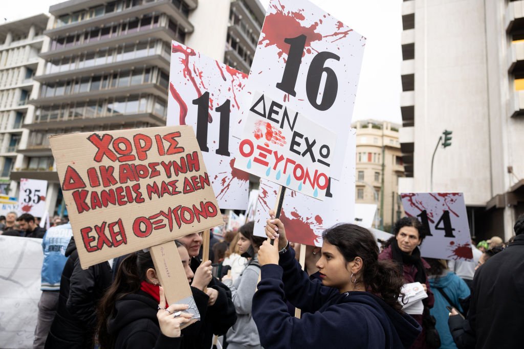 The Brief – A ‘deadly’ EU-funded contract Thousands rally in Athens on 2nd anniversary of Greece’s deadliest train crash