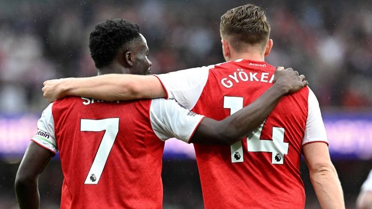 Bukayo Saka celebrates with team-mate Viktor Gyokeres