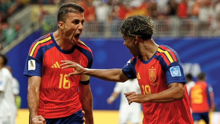 Spain's Rodri and Lamine Yamal celebrate against Saudi Arabia
