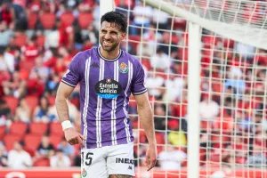 25 Hottest Soccer Stars at the 2026 World Cup: Rodrigo De Paul, Jude Bellingham, Christian Pulisic and More 27 MALLORCA, SPAIN - MAY 10: Eray Comert of Real Valladolid leaves the pitch injured during the LaLiga match between RCD Mallorca and Real Valladolid CF at Estadi de Son Moix on May 10, 2025 in Mallorca, Spain. (Photo by Rafa Babot/Getty Images)