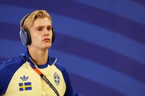 25 Hottest Soccer Stars at the 2026 World Cup: Rodrigo De Paul, Jude Bellingham, Christian Pulisic and More 21 HOUSTON, TEXAS - JUNE 20: Lucas Bergvall #7 of Sweden arrives at the stadium before the FIFA World Cup 2026 Group F match between Netherlands and Sweden at Houston Stadium on June 20, 2026 in Houston, Texas. (Photo by Molly Darlington/Getty Images)