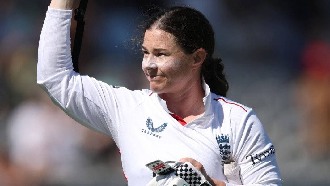 Retiring England greats out cheaply as hosts set for heavy