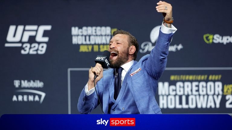 McGregor to undergo surgery but hopes to fight again 1
Watch Conor McGregor serenade the crowd with a cover of 'Wonderwall’ before facing off with Max Holloway.